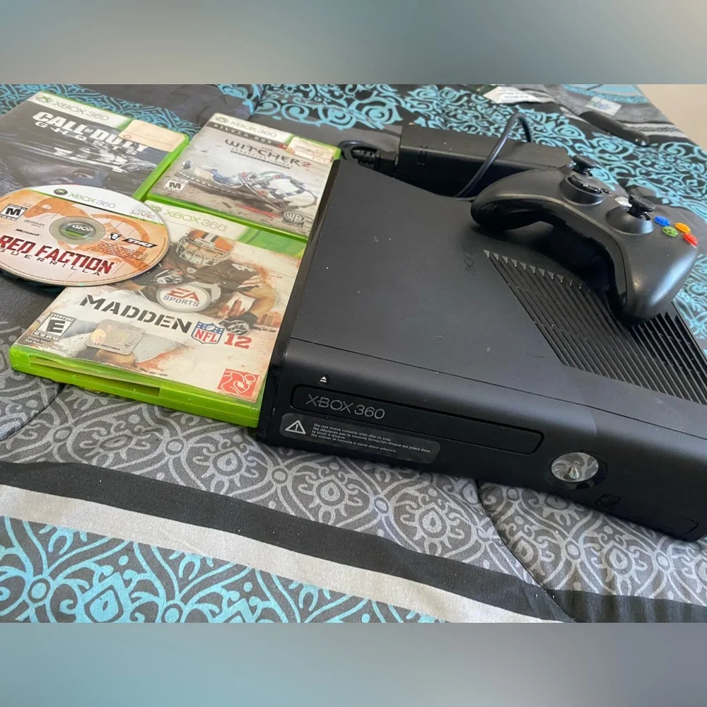 Xbox 360 Slim Black Console Bundle